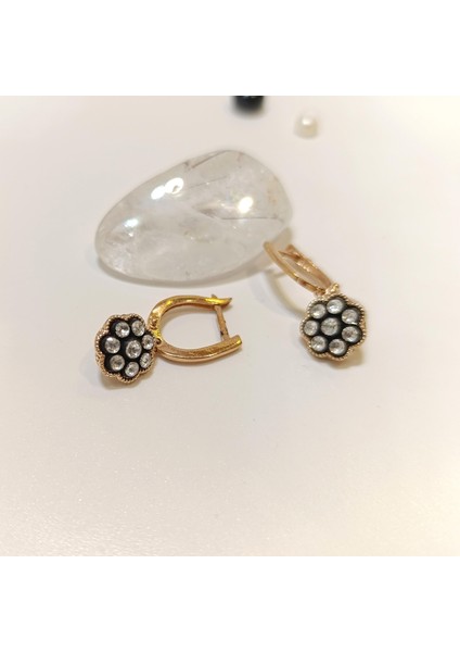 0,48CT Elmas Gül Modeli Küpe 8k Altın Hd Videolu