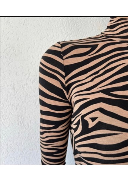 Be Chic Kadın Uzun Kollu Bej Siyah Zebra Desenli Yarım Balıkçı Yaka Bluz BLZ1002