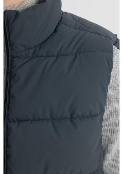 Su İtici Slim Fit Şişme Yelek Dar Kesim Dik Yaka Fermuarlı Cepli C5630AX24WN indirimleri