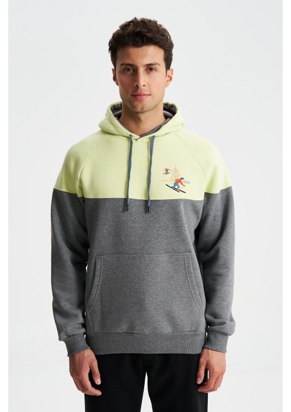 Erkek Pamuklu Regular Fit 3 İplik Şardonlu Kanguru Cepli Sweatshirt K28254627601