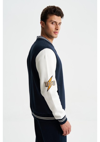 Erkek Pamuklu Regular Fit Dik Yaka Baskılı Cepli Kolej Mont Sweatshirt K28264650401 fırsatları