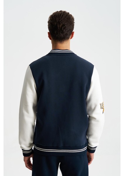 Erkek Pamuklu Regular Fit Dik Yaka Baskılı Cepli Kolej Mont Sweatshirt K28264650401 indirimleri