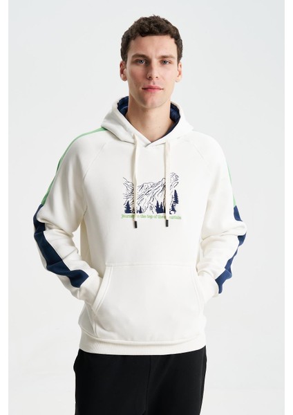 Erkek Regular Fit Baskılı Reglan Kollu Kanguru Cepli Kapüşonlu Sweatshirt K28254627701