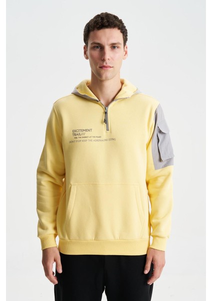 Erkek Regular Fit 3 İplik Şardonlu Sol Kol Kapak Kanguru Cepli Kapüşonlu Sweatshirt K28254627301