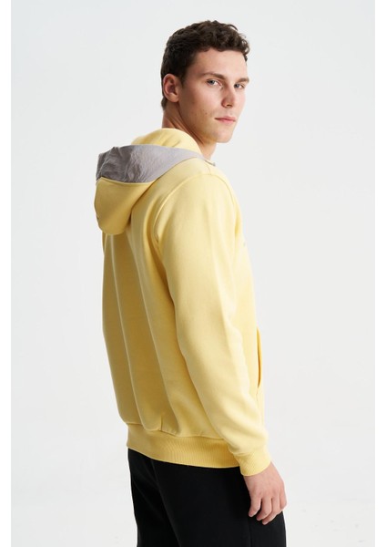 Erkek Regular Fit 3 İplik Şardonlu Sol Kol Kapak Kanguru Cepli Kapüşonlu Sweatshirt K28254627301