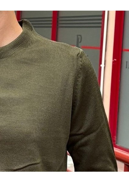 Erkek, Bisiklet Yaka, Slim Fit, Old Money, Yün-Akrilik Elyaf, Triko Kazak PLTK03 modelleri