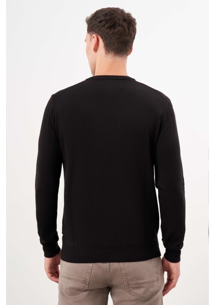 Erkek Siyah Basic V Yaka Dynamic Fit Rahat Kesim Triko indirimleri