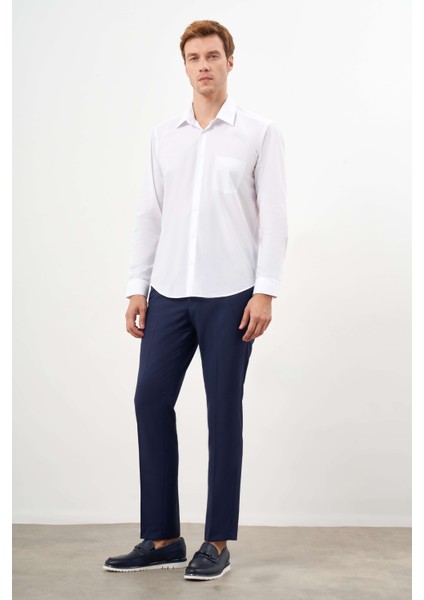 Erkek Beyaz Basic Düz Desen Cepli Sert Yaka Regular Fit Gömlek indirimleri