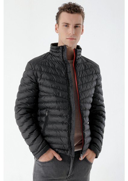 Erkek Siyah Su Itici Rüzgar Geçirmez Dynamic Fit Rahat Kesim Şişme Mont