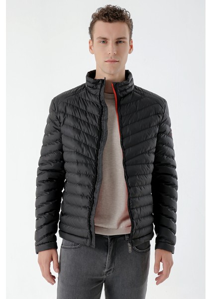 Erkek Siyah Su Itici Rüzgar Geçirmez Dynamic Fit Rahat Kesim Şişme Mont fiyatları