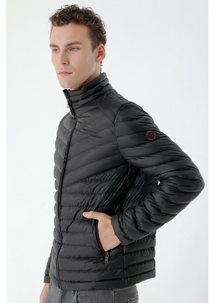 Erkek Siyah Su Itici Rüzgar Geçirmez Dynamic Fit Rahat Kesim Şişme Mont modelleri