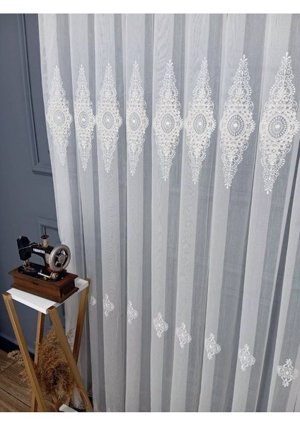 Taç Nakışlı Kort Damask Salon Model Tarz Tasarım Optima Exculusive 3 Kat Pileli Tül Perde