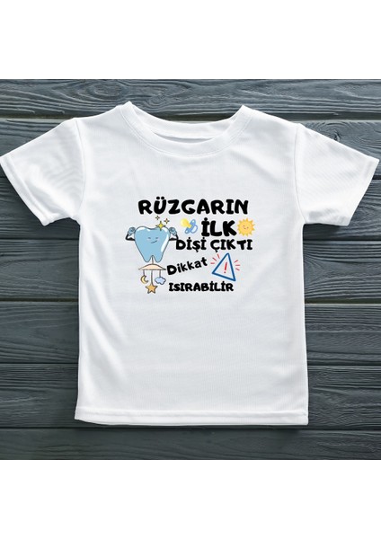 Ilk Dişi Çıktı Dikkat Isırabilir Yazılı Tişört