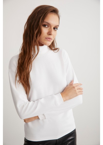 Padma Kadın Dik Yaka Dar Kesim Viskon Karışımlı Beyaz Bluz fırsatları