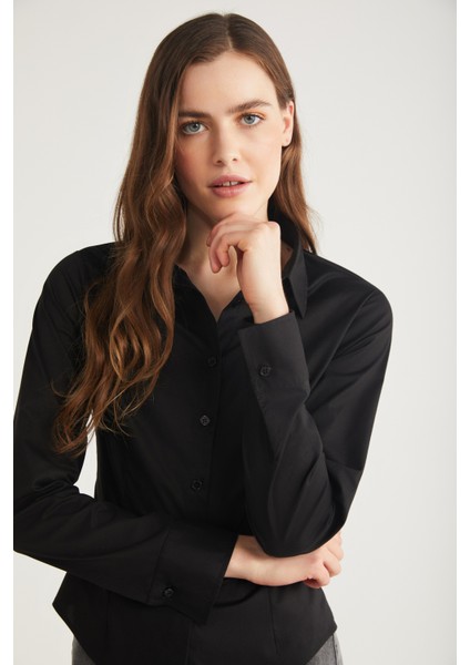 Bessy Kadın Likralı Organik Pamuklu Slim Fit Dar Kesim Vücuda Oturan Düğmeli Uzun Kollu Siyah Gömlek