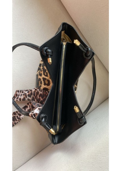 Kadın Fermuarlı Fular Detaylı Omuz Askılı Çanta fiyatları