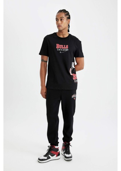 DeFactoFit NBA Chicago Bulls Kalın Jogger Eşofman Altı Standart Fit Cepli Esnek Bantlı Paça C9273AX24AU