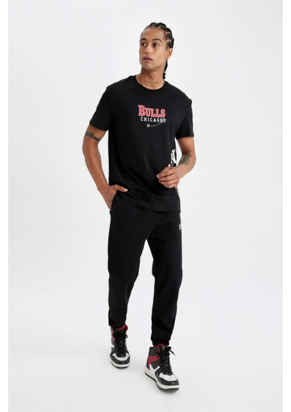 DeFactoFit NBA Chicago Bulls Kalın Jogger Eşofman Altı Standart Fit Cepli Esnek Bantlı Paça C9273AX24AU