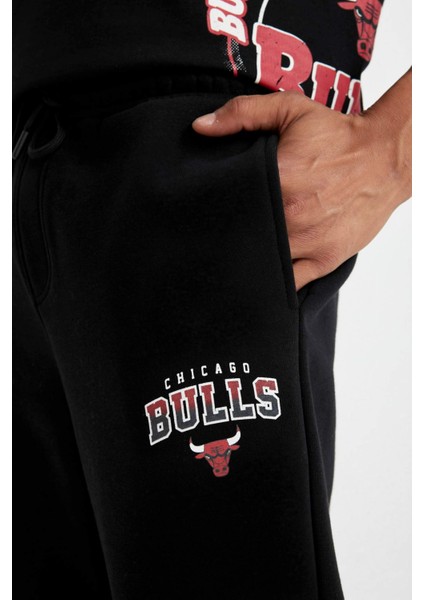 DeFactoFit NBA Chicago Bulls Kalın Jogger Eşofman Altı Standart Fit Cepli Esnek Bantlı Paça C9273AX24AU