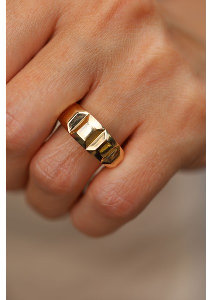 14 Ayar Altın Piramit Desenli Yüzük