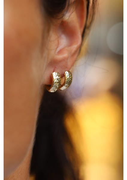 14 Ayar Altın Kalemli J Küpe 2