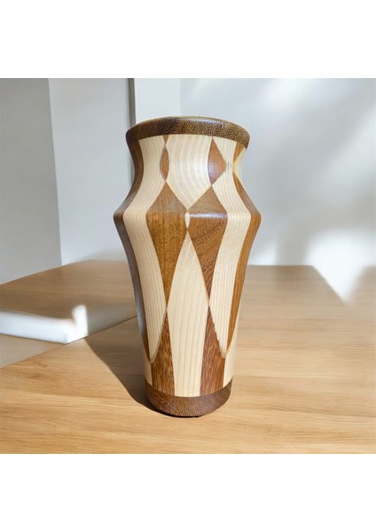 Sanat ve Doğanın Buluşması: Çam ve Ireko Ağaçlarından Desenli El Yapımı Vazo fiyatları