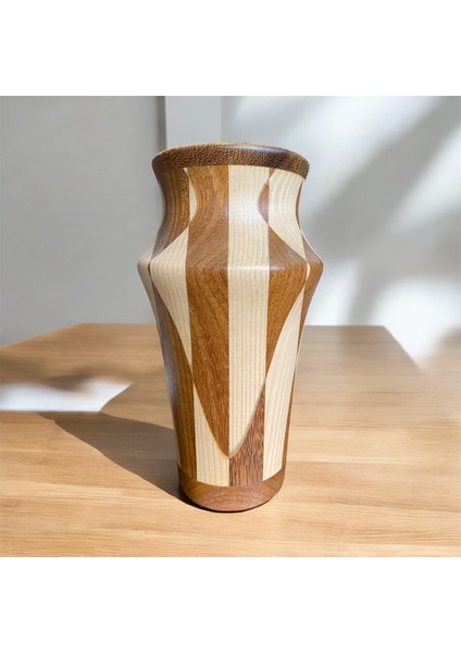 Sanat ve Doğanın Buluşması: Çam ve Ireko Ağaçlarından Desenli El Yapımı Vazo indirimleri