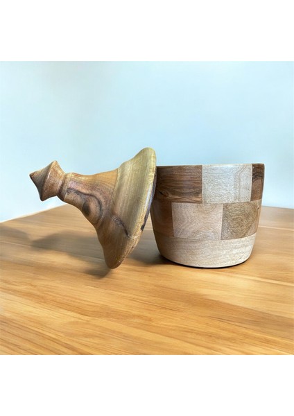 Zarif Detaylar: Ceviz Ağacından Desenli Kapaklı Saklama Kabı modelleri