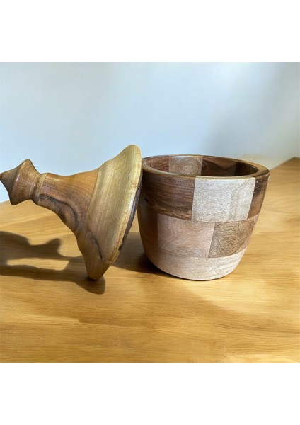 Zarif Detaylar: Ceviz Ağacından Desenli Kapaklı Saklama Kabı indirimleri