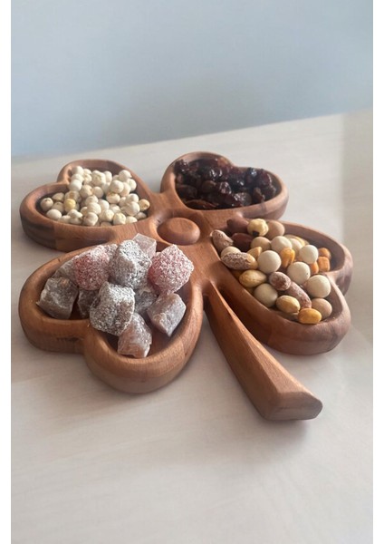 Kalp Figürlü Yonca Çerezlik Ikramlık