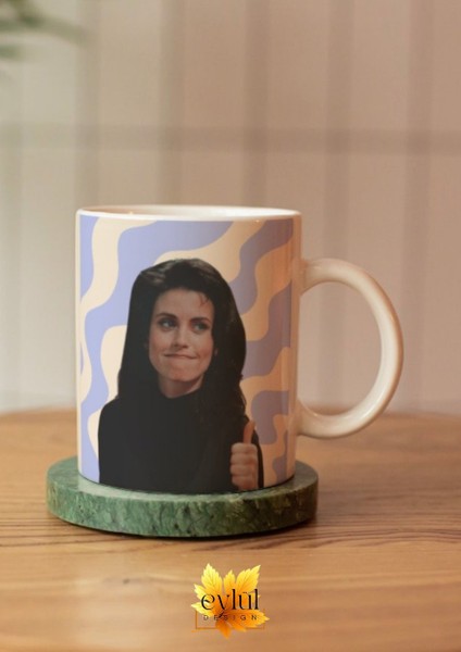 Friends Temalı Monica Geller Baskılı Eğlenceli Tam Tur Özel Tasarım Renkli Baskılı Kupa Bardak