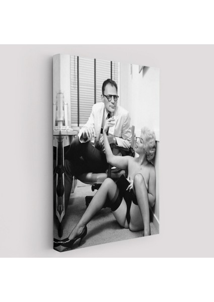 Dekoratif Kanvas Tablo Duvar Dekoru Arthur Miller ve Marilyn Monroe Cesur Pozu 6063 Bungknv