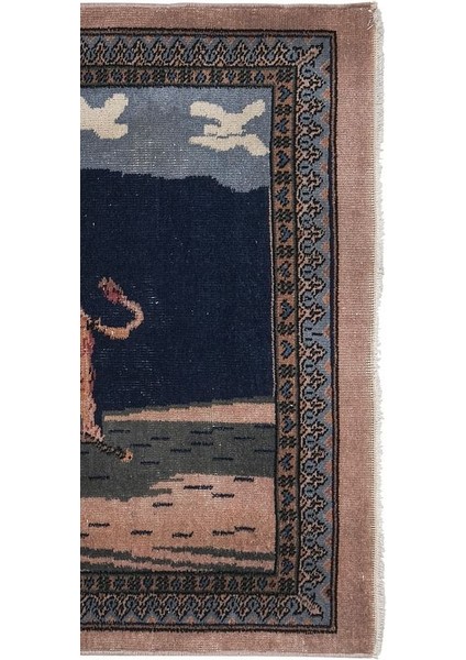 El Dokuma Hayvan Desenli Halı 98 x 122 cm