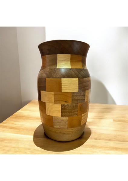 Doğanın Harmanı: Ceviz, Çam ve Kayın Ağaçlarından El Yapımı Ahşap Vazo fırsatları