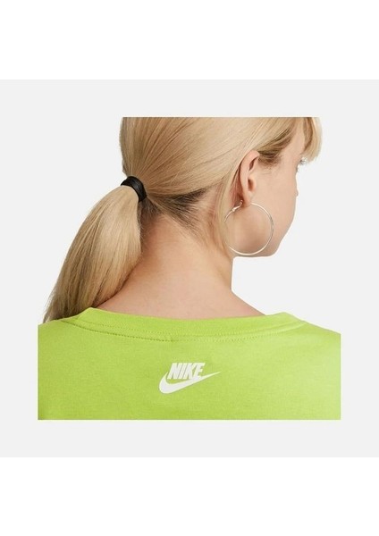 Sportswear Futura Flover Graphic Crop Short-Sleeve Kadın Tişört fırsatları