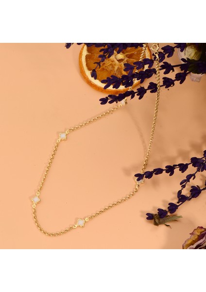 Beyaz Yoncalı Altın Kolye CGKKLY138