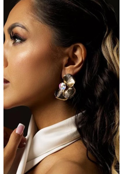 Yarım Çiçek Modelli Zarif Gold Kadın Çivi Küpe