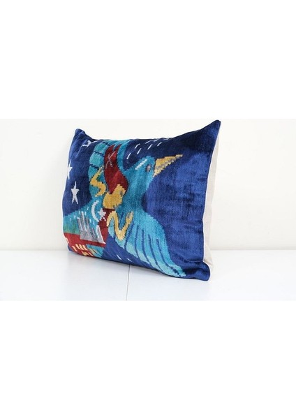 Mavi Renkli Insan Motifli Kadife Ikat Yastık Kılıfı modelleri