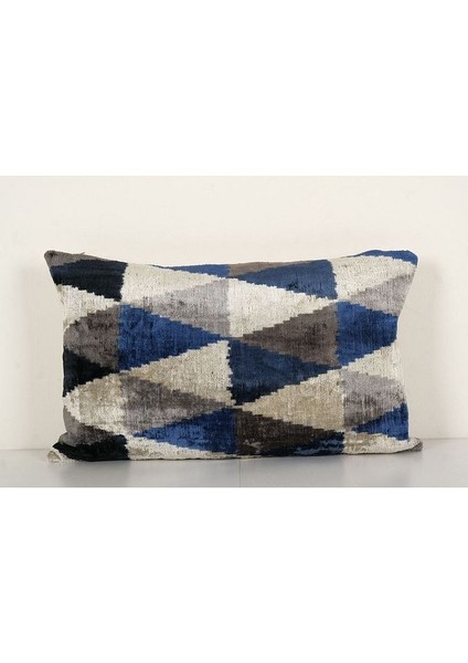 Mavi ve Beyaz Renkli Geometric Desenli Kadife Ikat Yastık Kılıfı