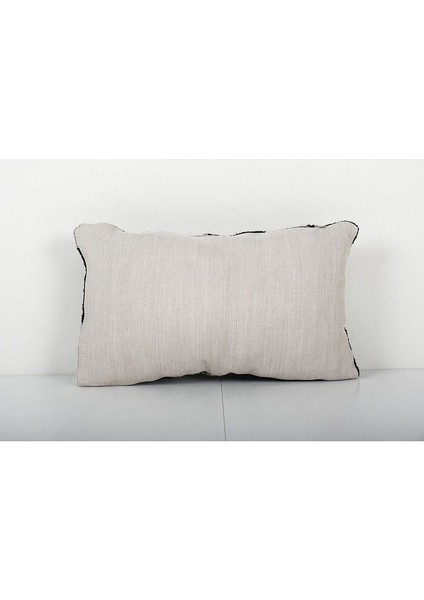 Siyah ve Beyaz Renkli Geometric Desenli Kadife Ikat Yastık Kılıfı fırsatları