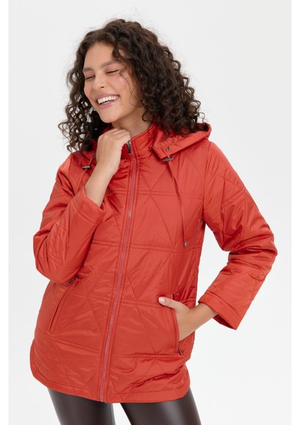 Kadın Kapüşonlu Üçgen Desenli Kısa Kapitone Mont Kiremit modelleri