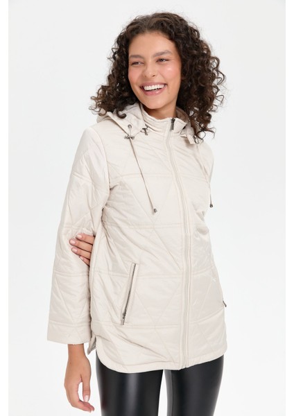 Kadın Kapüşonlu Üçgen Desenli Kısa Kapitone Mont Taş fiyatları