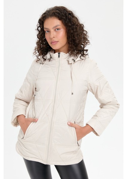 Kadın Kapüşonlu Üçgen Desenli Kısa Kapitone Mont Taş indirimleri