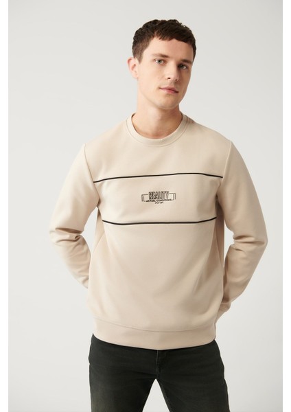 Erkek Bej Sweatshirt Bisiklet Yaka Interlok Kumaş Göğsü Baskılı Ve Biye Detaylı Regular Fit A32y1228