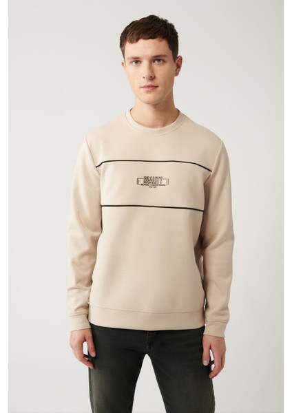 Erkek Bej Sweatshirt Bisiklet Yaka Interlok Kumaş Göğsü Baskılı Ve Biye Detaylı Regular Fit A32y1228