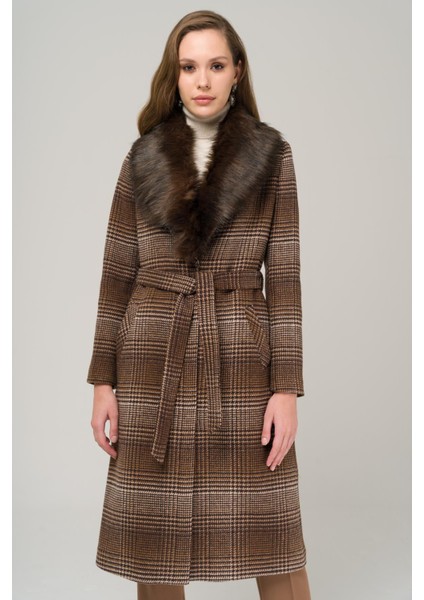 Yakası Çıkabilir Kürklü Belden Bağlamalı Ara Boy Ekose Kaban Kahve 3978 modelleri