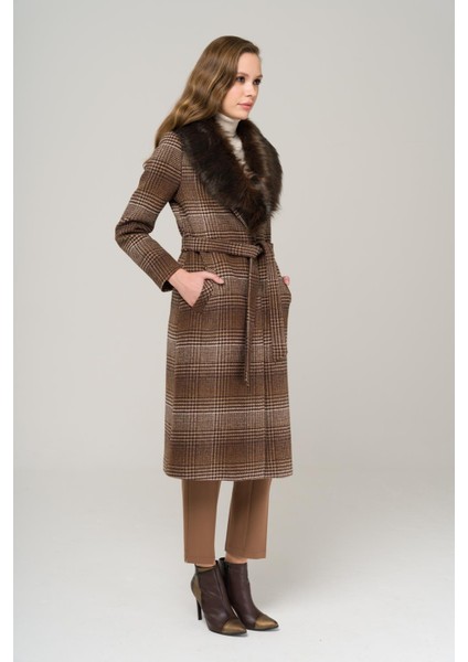 Yakası Çıkabilir Kürklü Belden Bağlamalı Ara Boy Ekose Kaban Kahve 3978 fırsatları