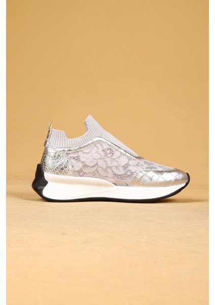 Sora Gümüş Renkli Yazlık Yürüyüş Ayakkabı fiyatları