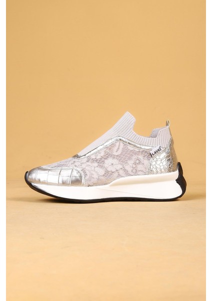 Sora Gümüş Renkli Yazlık Yürüyüş Ayakkabı modelleri