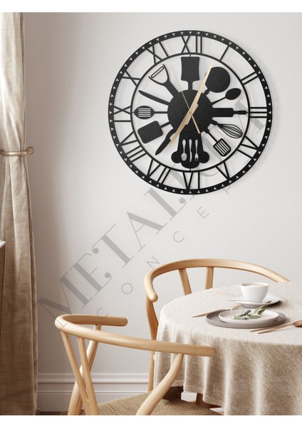 Modern siyah metal duvar saati, mutfak temalı, 45x45 cm boyut.